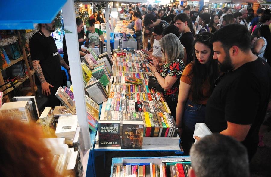 Movimento no feriad&atilde;o de 15 a 17 de novembro pode impulsionar ainda mais o crescimento das vendas da 70&ordf; Feira do Livro