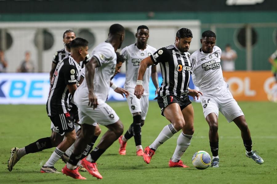 O final do jogo foi marcado por um clima de tens&atilde;o, onde os jogadores discutiram de forma &aacute;spera ao final da partida