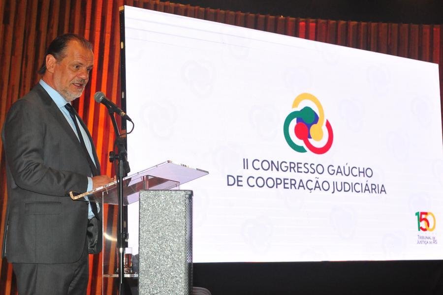 Presidente do Tribunal de Justi&ccedil;a do RS, desembargador Alberto Delgado Neto, deu as boas-vindas aos participantes