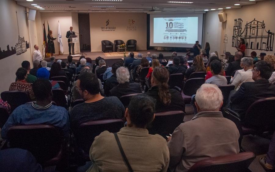 O Conselho Estadual de Direitos Humanos do Rio Grande do Sul (CEDH-RS) celebra seus 10 anos de atua&ccedil;&atilde;o e firma parceria com o Tribunal Regional do Trabalho da 4&ordf; Regi&atilde;o (TRT-4)