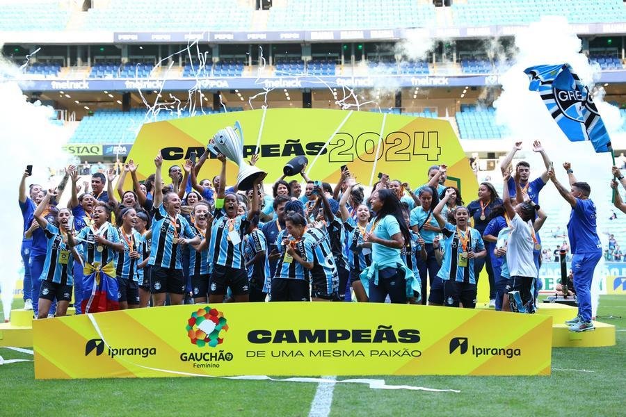 Gr&ecirc;mio segura empate no Gre-Nal e conquista Gauch&atilde;o Feminino
