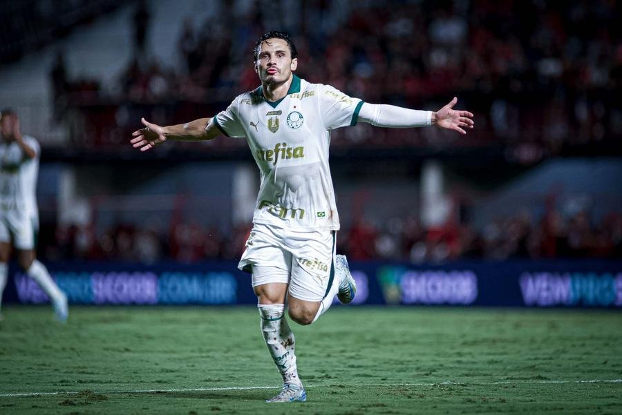 Veiga foi o destaque do jogo contra o Atl&eacute;tico-GO