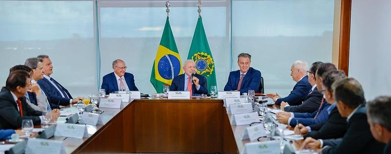 Lula se re&uacute;ne com equipe econ&ocirc;mica para discutir pacote de medidas fiscais