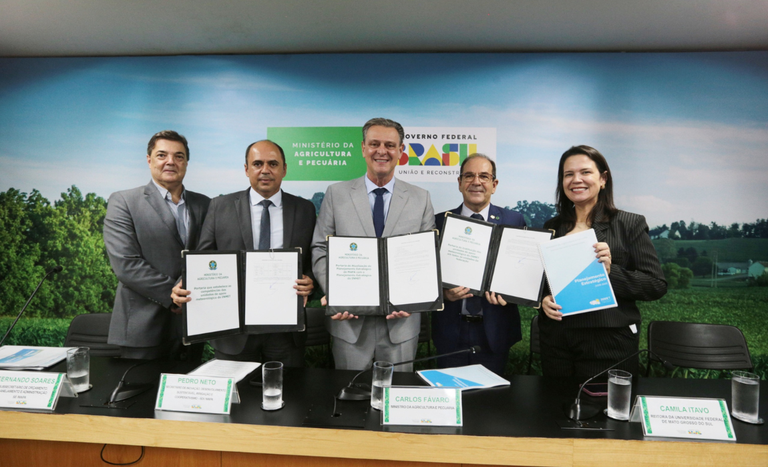 Ministro da Agricultura, Carlos F&aacute;varo assinou portaria, que reestrutura Inmet, nesta quinta-feira