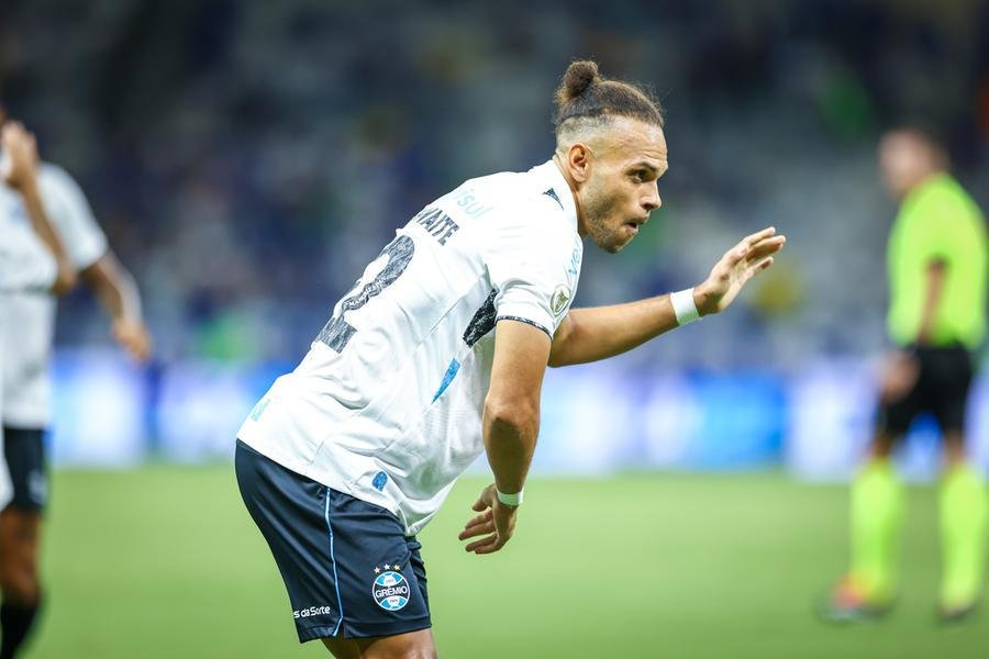 Braithwaite comemora gol marcado no empate com o Cruzeiro por 1 a 1