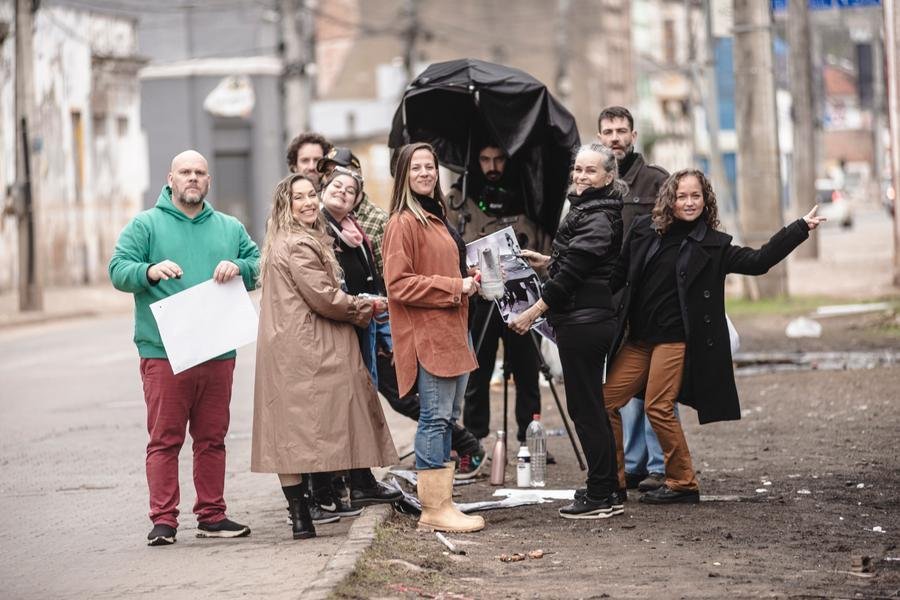 A Cia. de Dan&ccedil;a Muovere promove, no dia 3 de dezembro, &agrave;s 19h, na Cinemateca Paulo Amorim, o lan&ccedil;amento do curta de cine-dan&ccedil;a &ldquo;Desvio de Cena&rdquo;, em sess&atilde;o para convidados
