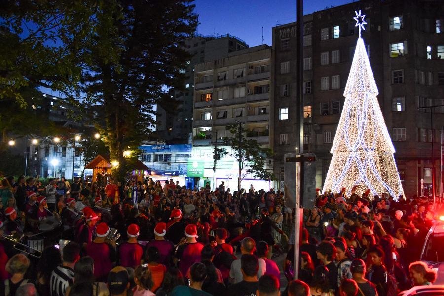 O acendimento das luzes marcaram a abertura do evento neste fim de semana