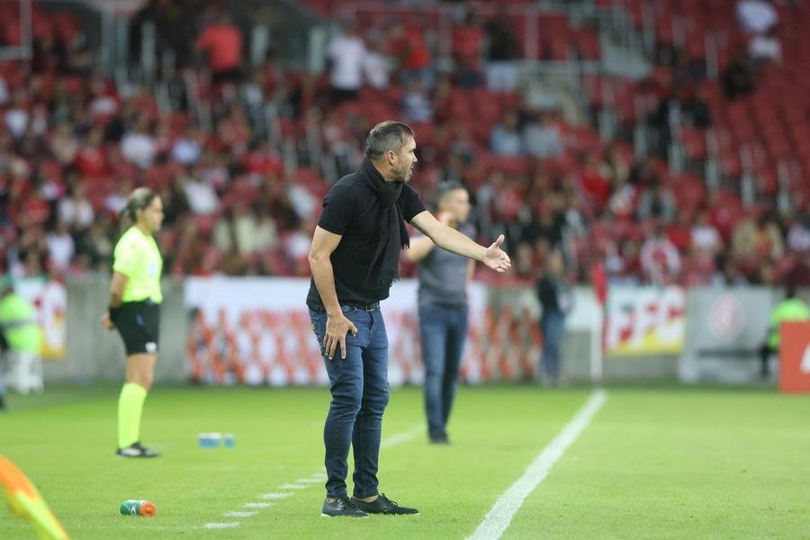 Eduardo Coudet foi demitido ap&oacute;s a queda do Inter na Copa do Brasil, em julho