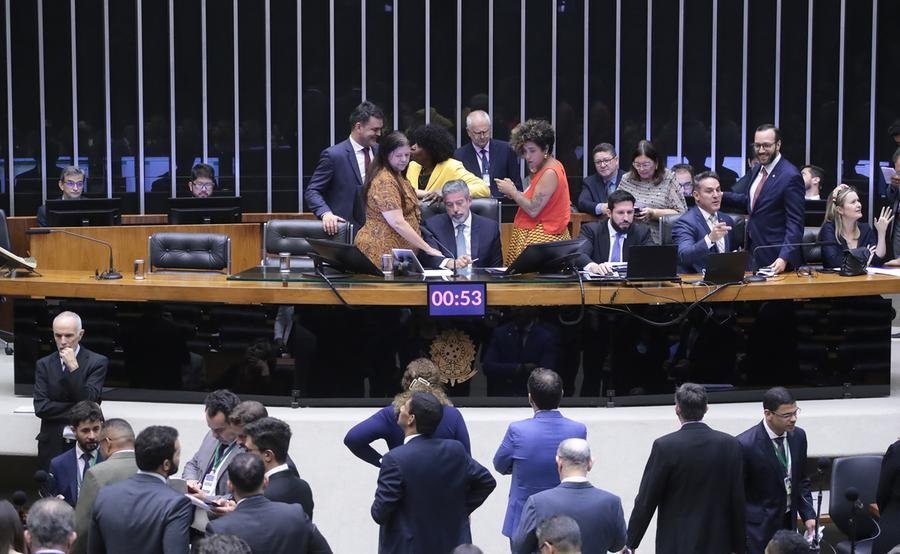 C&acirc;mara aprovou urg&ecirc;ncia do PL de pacote fiscal que limita crescimento do m&iacute;nimo
