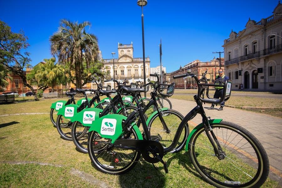 Est&atilde;o sendo disponibilizadas 50 bicicletas em sete pontos estrat&eacute;gicos do munic&iacute;pio
