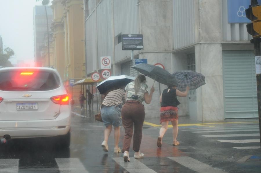 Capital registrou chuva forte neste s&aacute;bado