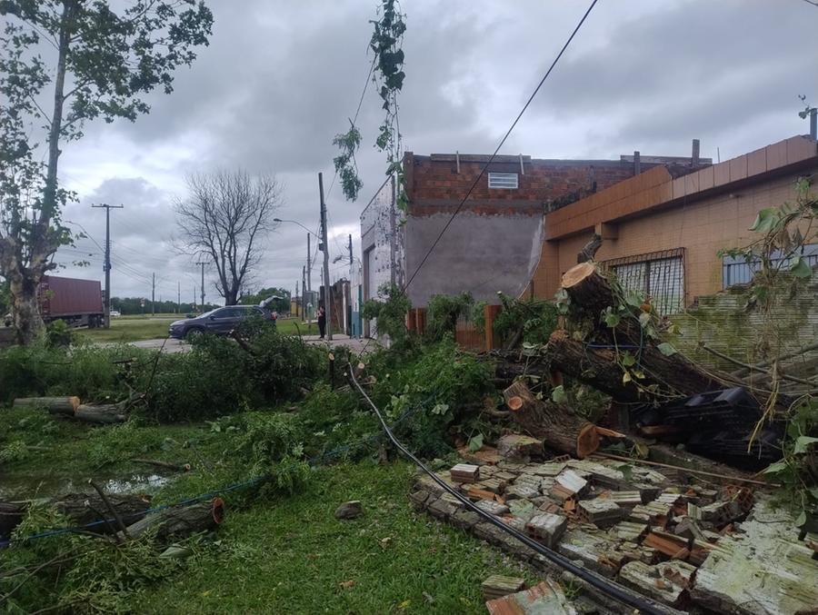 Temporal deixa danos em Rio Grande