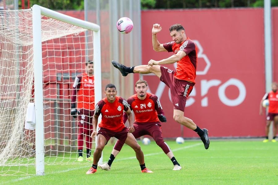 Alario foi liberado pela dire&ccedil;&atilde;o antes da rodada final do Campeonato Brasileiro para cuidar de assuntos particulares