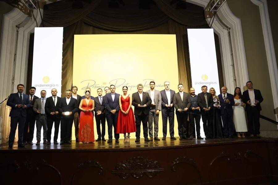 Premiados foram agraciados em solenidade realizada no Leopoldina Juvenil