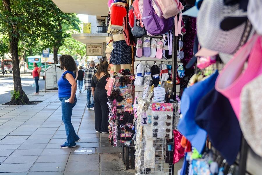 Volume de servi&ccedil;os sobe em outubro