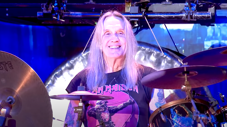 Nicko McBrain anuncia aposentadoria de turn&ecirc;s no s&aacute;bado e, no mesmo dia, realizou o show no Allianz Parque