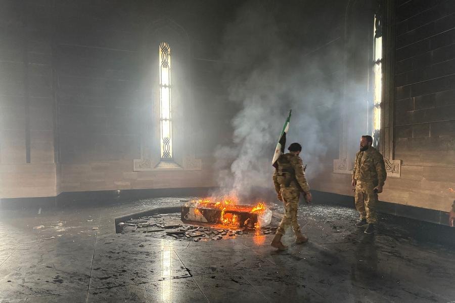 Mausol&eacute;u de pai de Assad &eacute; incendiado na S&iacute;ria