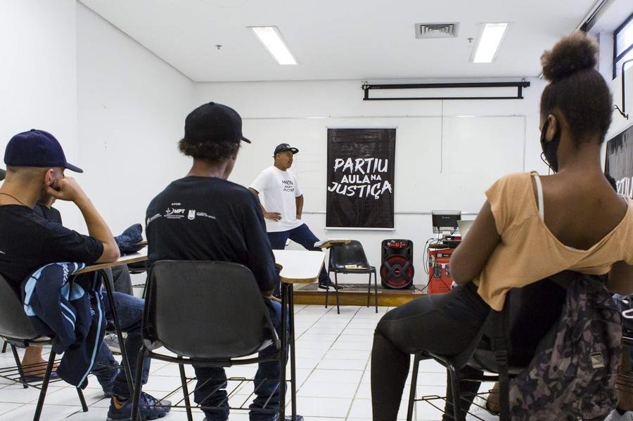 Oficinas do Partiu Aula abordam m&uacute;sica, cultura e outros temas com adolescentes envolvidos em atos infracionais