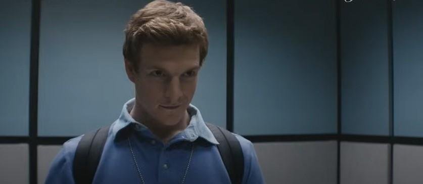 Ator Patrick Gibson, interpreta a vers&atilde;o mais jovem do Dexter na s&eacute;rie &ldquo;Pecado Original&rdquo;