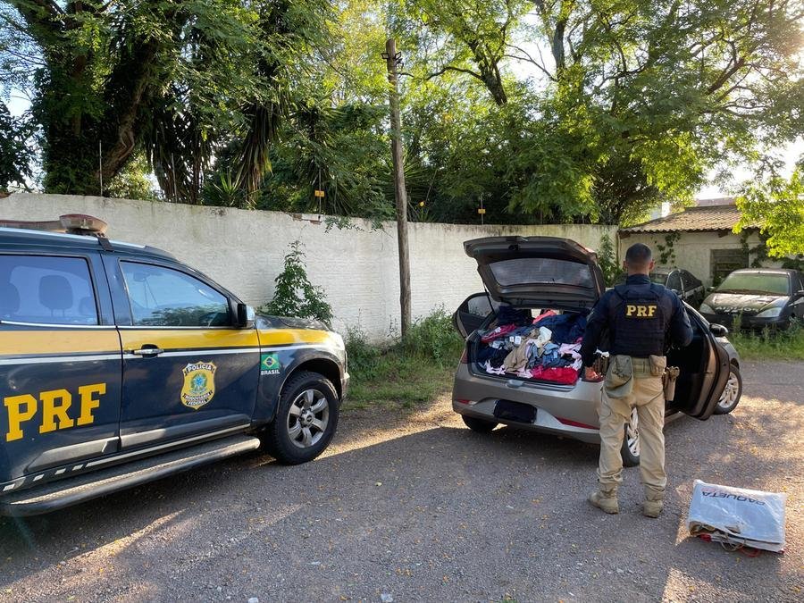 Policiais rodovi&aacute;rios encontraram, dentro do ve&iacute;culo, mais de 300 itens furtados