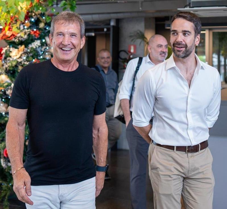 O empres&aacute;rio Dody Sirena recebeu o governador Eduardo Leite na DCset em S&atilde;o Paulo - Foto Mauricio Tonetto