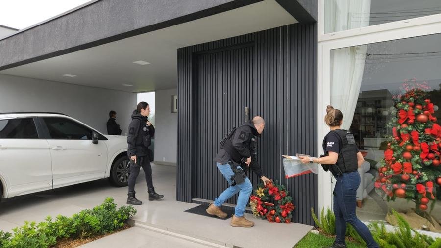Pol&iacute;cia cumpre mandados de busca e apreens&atilde;o contra empres&aacute;rio na Capital