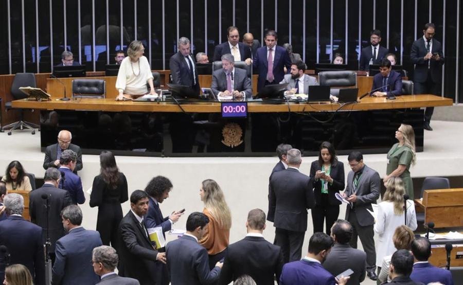 Casa tem sequ&ecirc;ncia de temas importantes a analisar no fim de ano