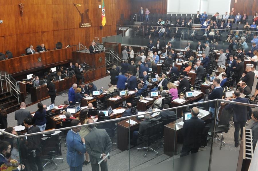 Proposta foi aprovada com 39 votos favor&aacute;veis a 14 contr&aacute;rios