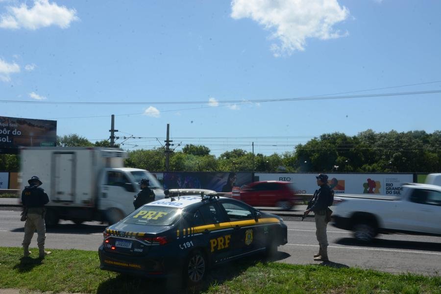 Opera&ccedil;&atilde;o Rodovida, promovida pela PRF, ocorre no RS desde dezembro