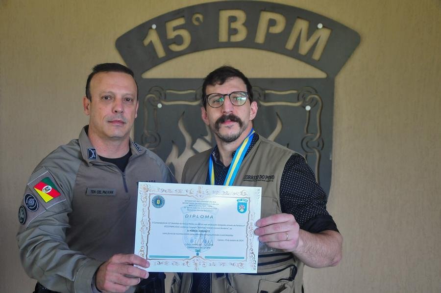 Rep&oacute;rter Marcel Horowitz recebe comenda alusiva ao 42&ordm; anivers&aacute;rio do 15&ordm; BPM, em Canoas