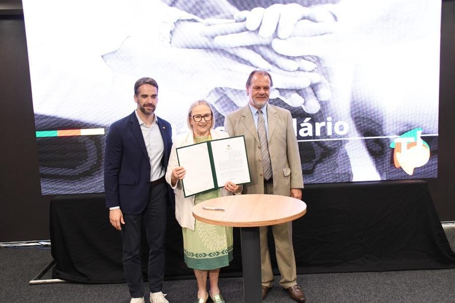 O evento contou com a presen&ccedil;a do governador Eduardo Leite, da secret&aacute;ria da Sa&uacute;de, Arita Bergmann, e do desembargador Alberto Delgado Neto.