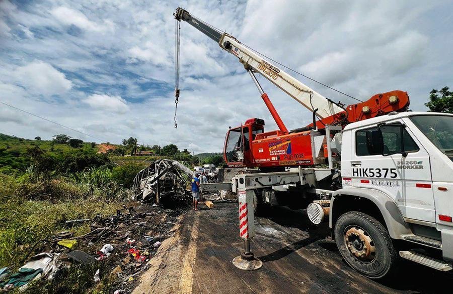 O que j&aacute; se sabe sobre o acidente com 39 mortos na BR 116 em Minas Gerais
