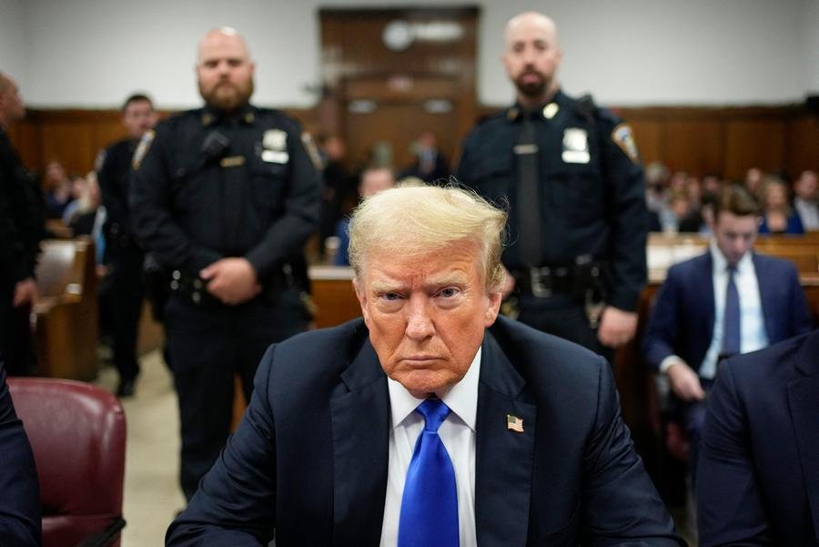 Entre as postagens de Trump estavam textos elogiando membros de seu gabinete