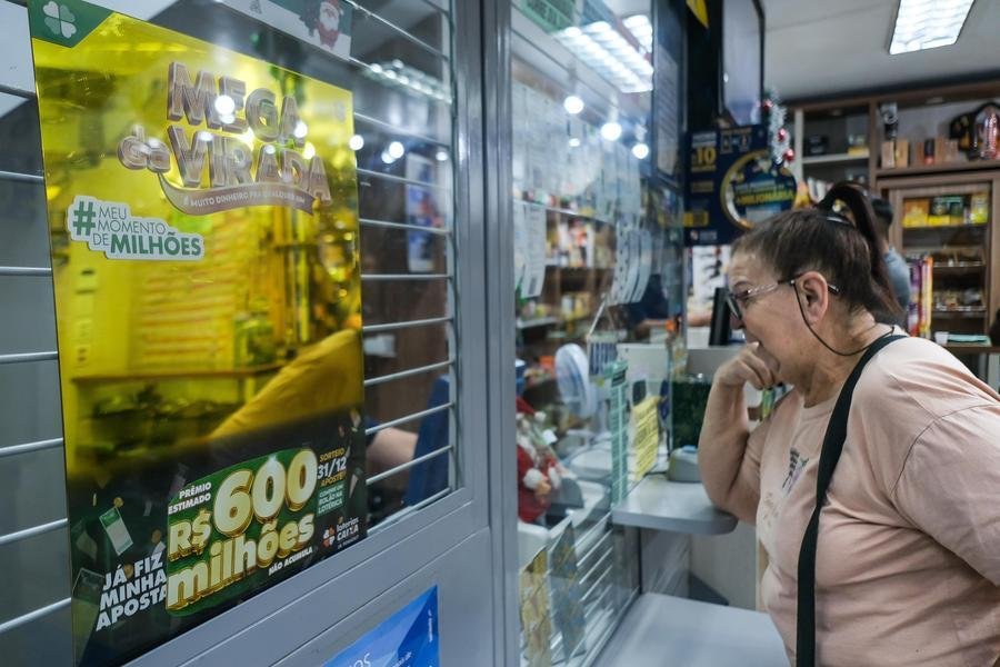 A aposentada Janete Concei&ccedil;&atilde;o de S&aacute; Oliveira, de 74 anos, j&aacute; realizou sua aposta em uma lot&eacute;rica na rua 24 Horas, no Centro Hist&oacute;rico da Capital