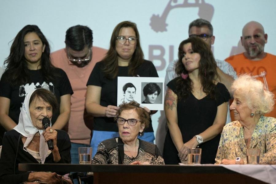 "Trata-se do filho de Marta Enriqueta Pourtalet e Juan Carlos Villamayor, nascido em dezembro de 1976. S&atilde;o, assim, 138 casos resolvidos nesses 47 anos de busca incans&aacute;vel pela verdade", afirmou a presidente das Av&oacute;s, Estela de Carlotto