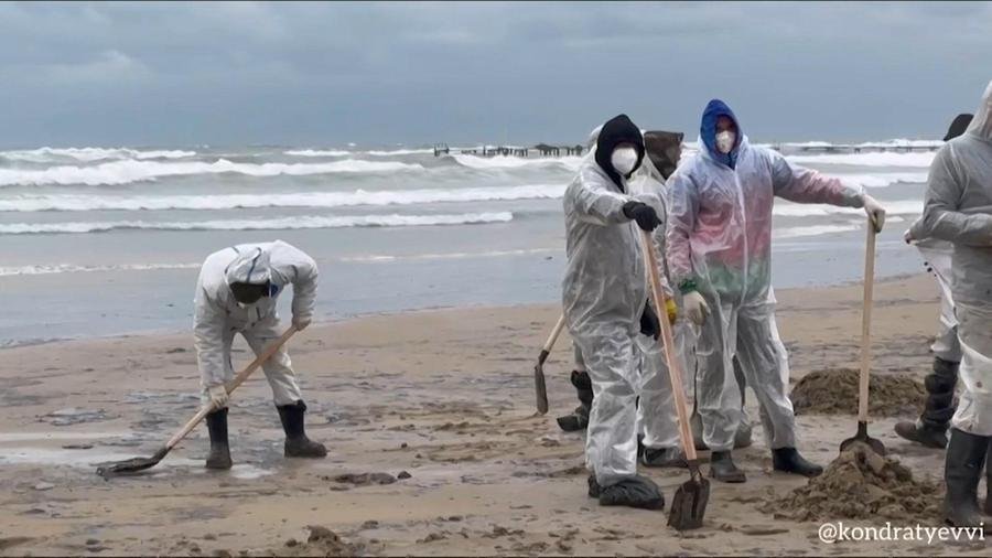 Autoridades da Crimeia decretaram estado de emerg&ecirc;ncia ap&oacute;s o naufr&aacute;gio de um petroleiro