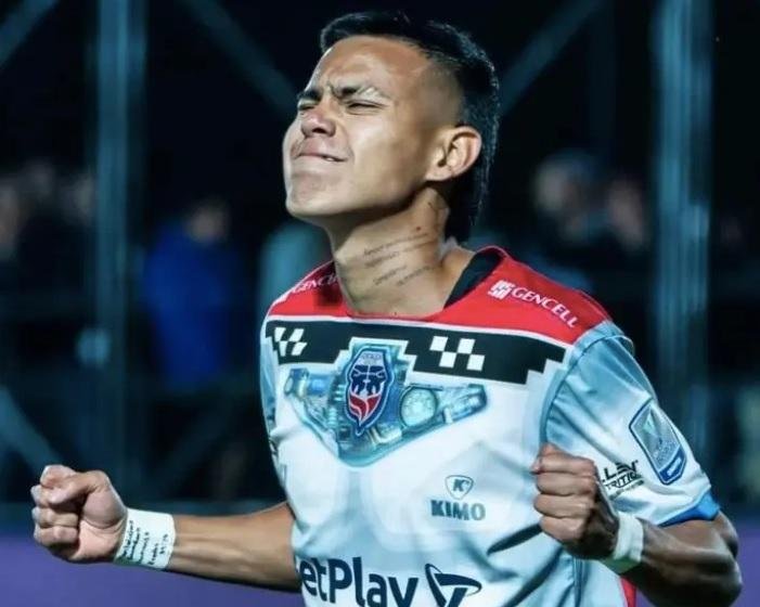 Nicol&aacute;s Rodriguez tem 20 anos e atua pelo lado direito do ataque