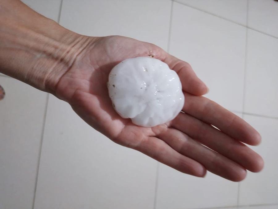 Granizo forte e de grande porte ficou concentrado na regi&atilde;o do Itapu&atilde;
