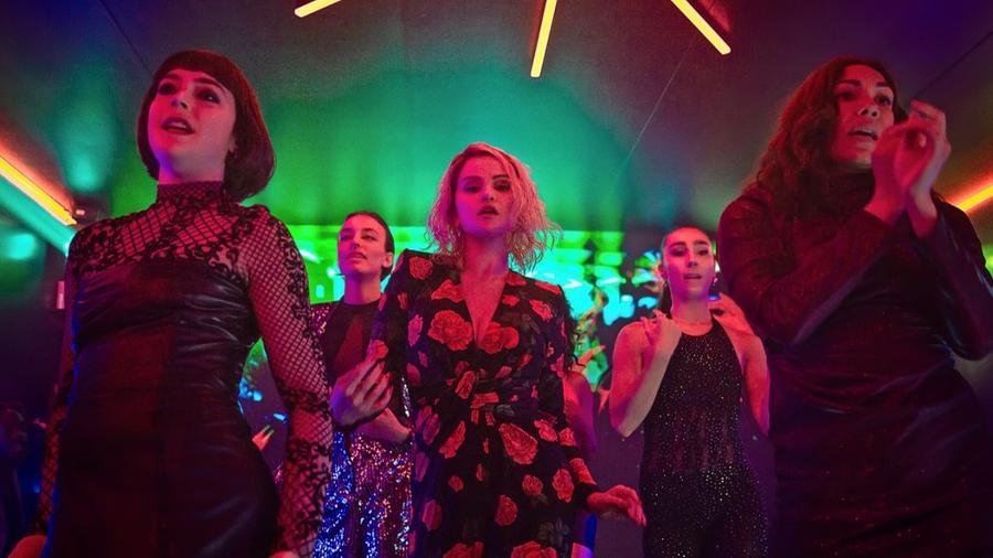 "Emilia P&eacute;rez" concorre nas categorias Melhor Filme, Melhor Dire&ccedil;&atilde;o e Atua&ccedil;&atilde;o, tendo como protagonista a transg&ecirc;nero espanhola Karla Sof&iacute;a Gasc&oacute;n, e as atrizes coadjuvantes Zoe Salda&ntilde;a e Selena Gomez