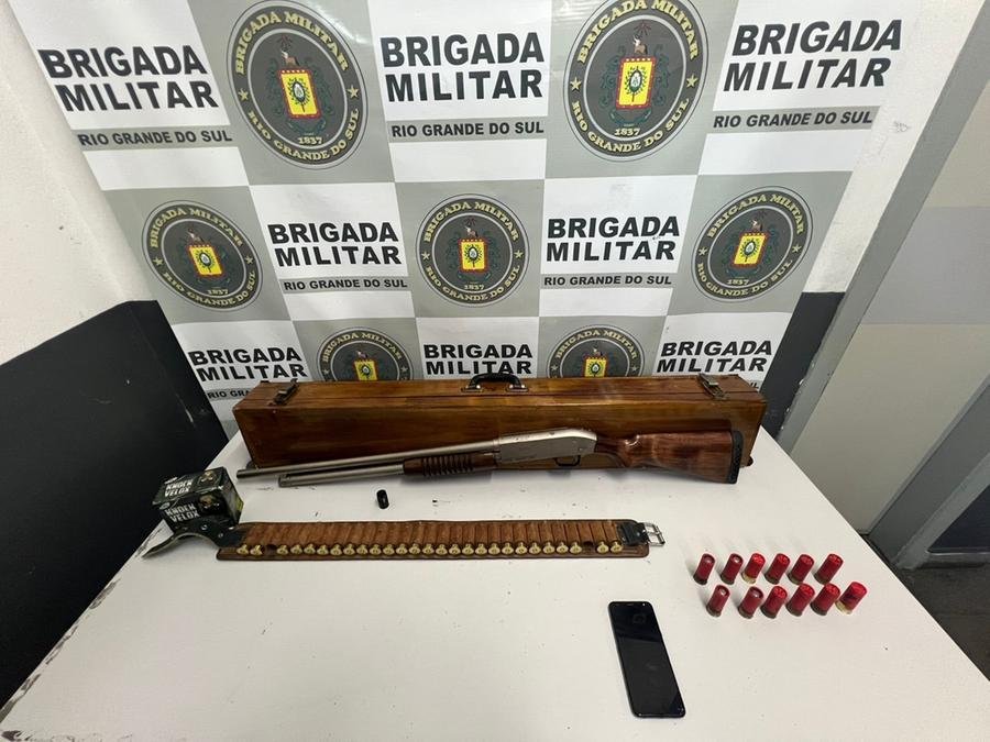 Espingarda utilizada por homem para interromper protesto