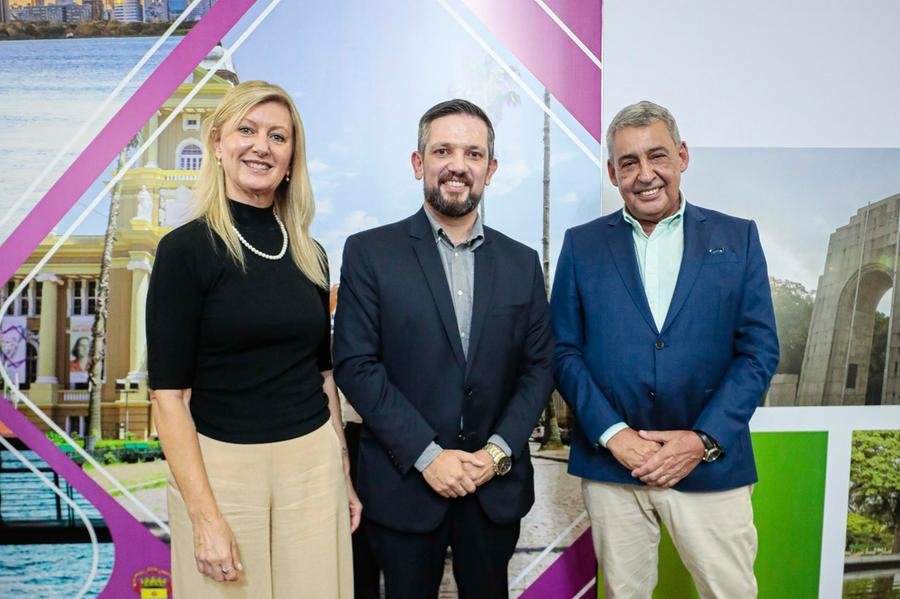 Ex-prefeito de Esteio, Leonardo Pascoal foi empossado titular da Educa&ccedil;&atilde;o da capital ga&uacute;cha na sexta