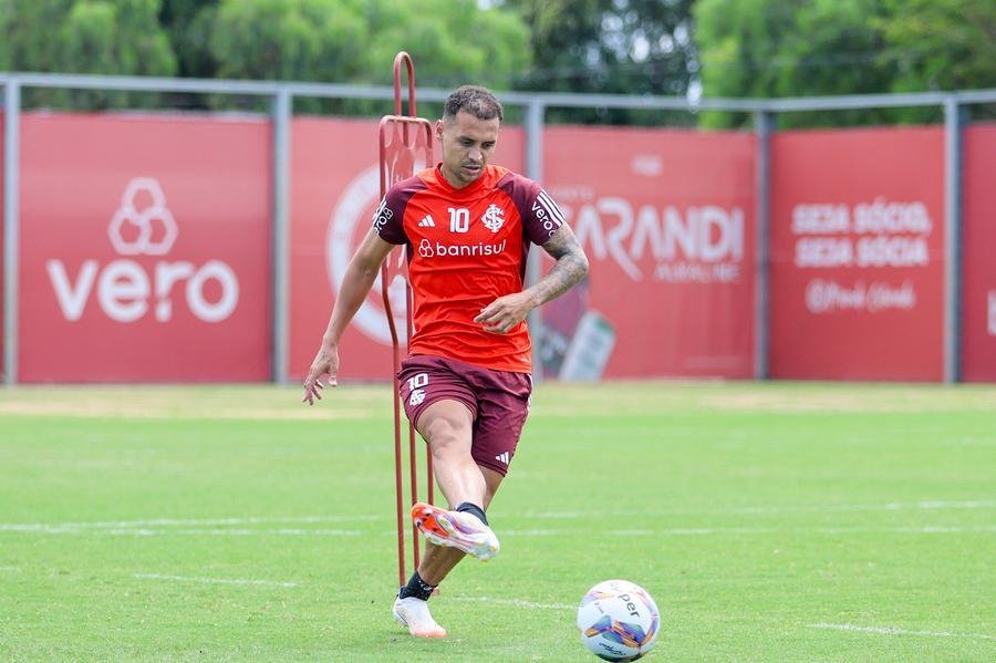 Um dos principais nomes do Inter, Alan Patrick deve ser titular no amistoso contra os mexicanos