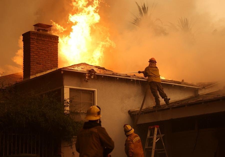 Inc&ecirc;ndios se espalham pela Calif&oacute;rnia