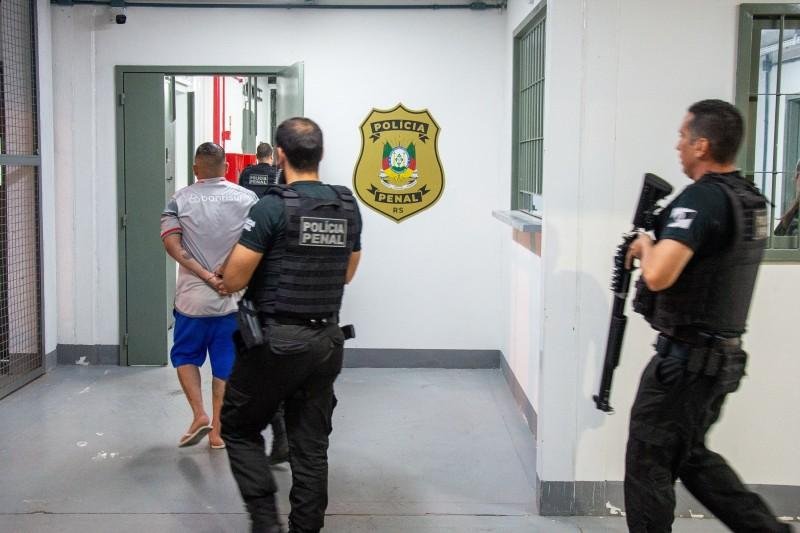 Transfer&ecirc;ncia de 11 apenados para o m&oacute;dulo de seguran&ccedil;a m&aacute;xima ocorreu atrav&eacute;s de opera&ccedil;&atilde;o integrada