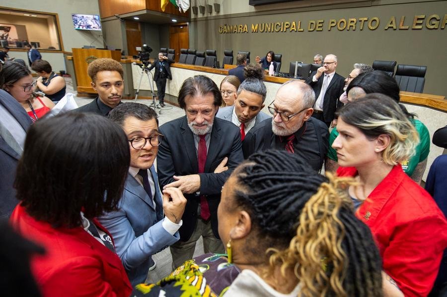 Vereador Pedro Ruas reuniu as 12 assinaturas necess&aacute;rias para a realiza&ccedil;&atilde;o de uma Comiss&atilde;o Parlamentar de Inqu&eacute;rito