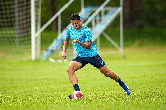 Viery foi convocado para treinar com o grupo profissional