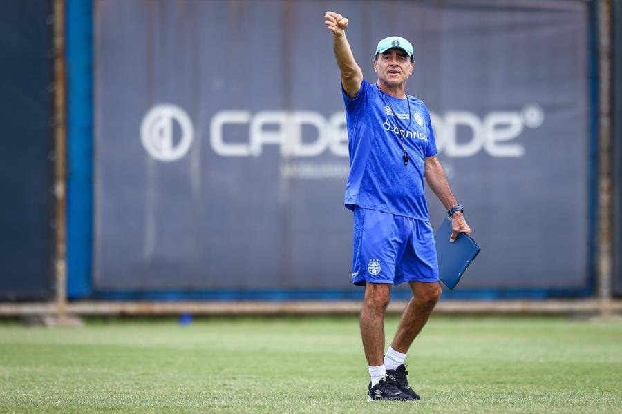 Quinteros vai comandar a equipe em jogos-treinos