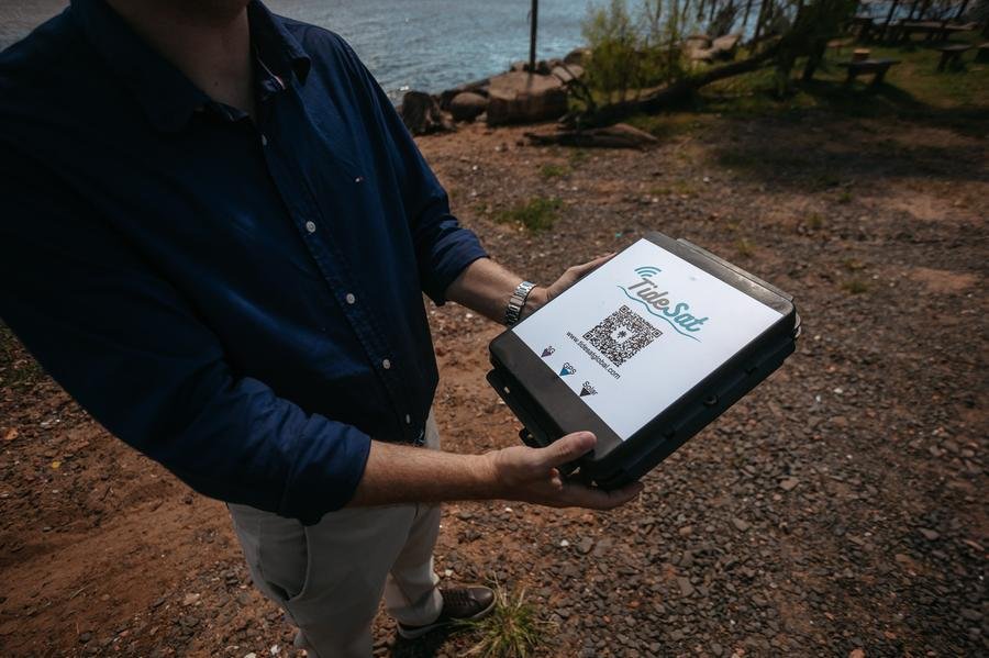O sensor mede o sinal GPS de sat&eacute;lites e tamb&eacute;m o mesmo sinal refletido na &aacute;gua
