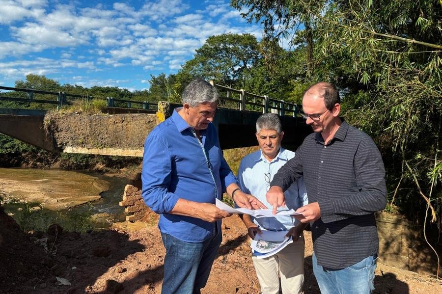 A obra, que teve in&iacute;cio na semana passada, &eacute; sobre o Arroio Schmidt