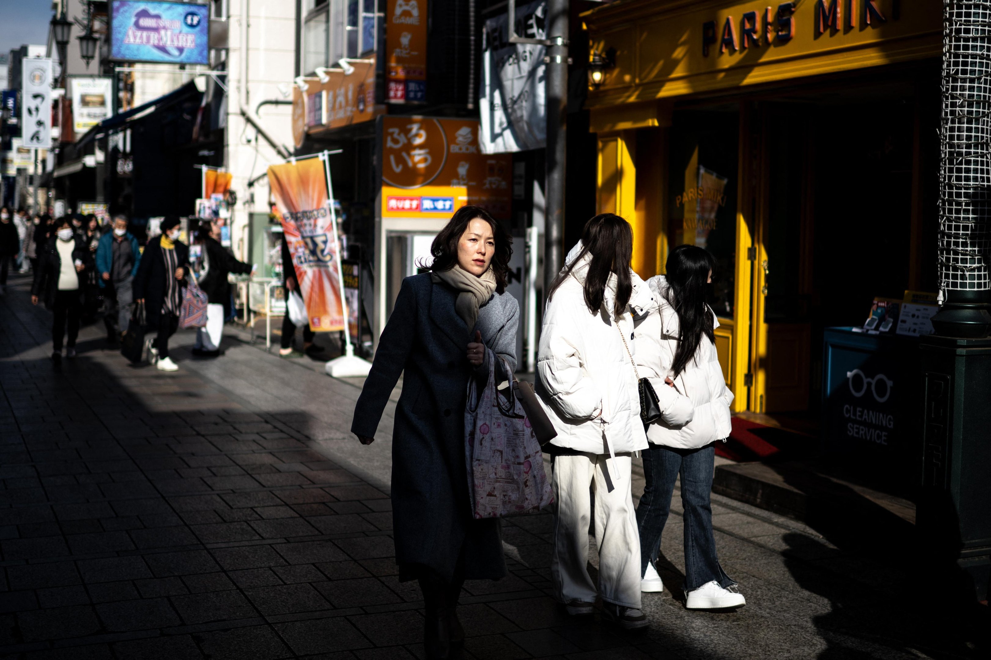 Turismo de massa obriga trabalhadores japoneses a dormirem em hot&eacute;is c&aacute;psula